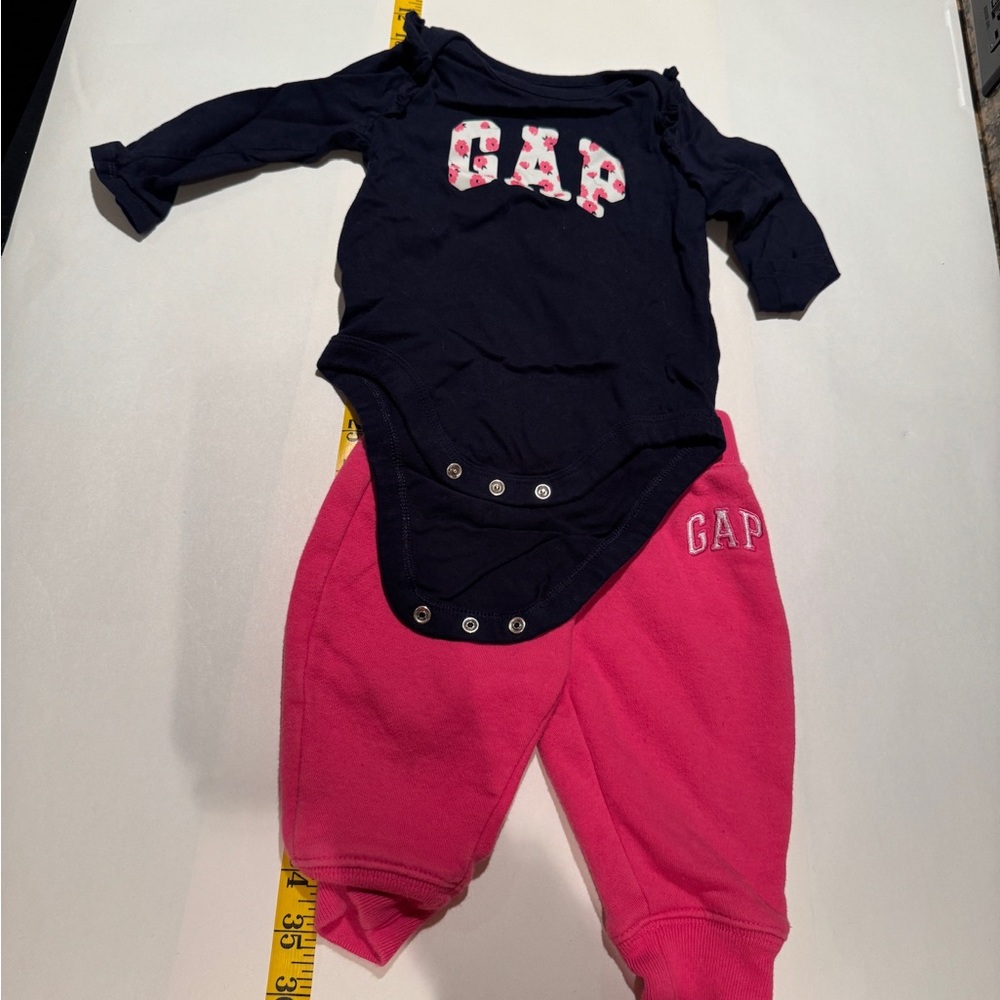 Baby girl gap outfit
